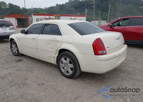 2006 Chrysler 300 Touring z USA, uszkodzony, nr VIN 2C3LK53G56H504467